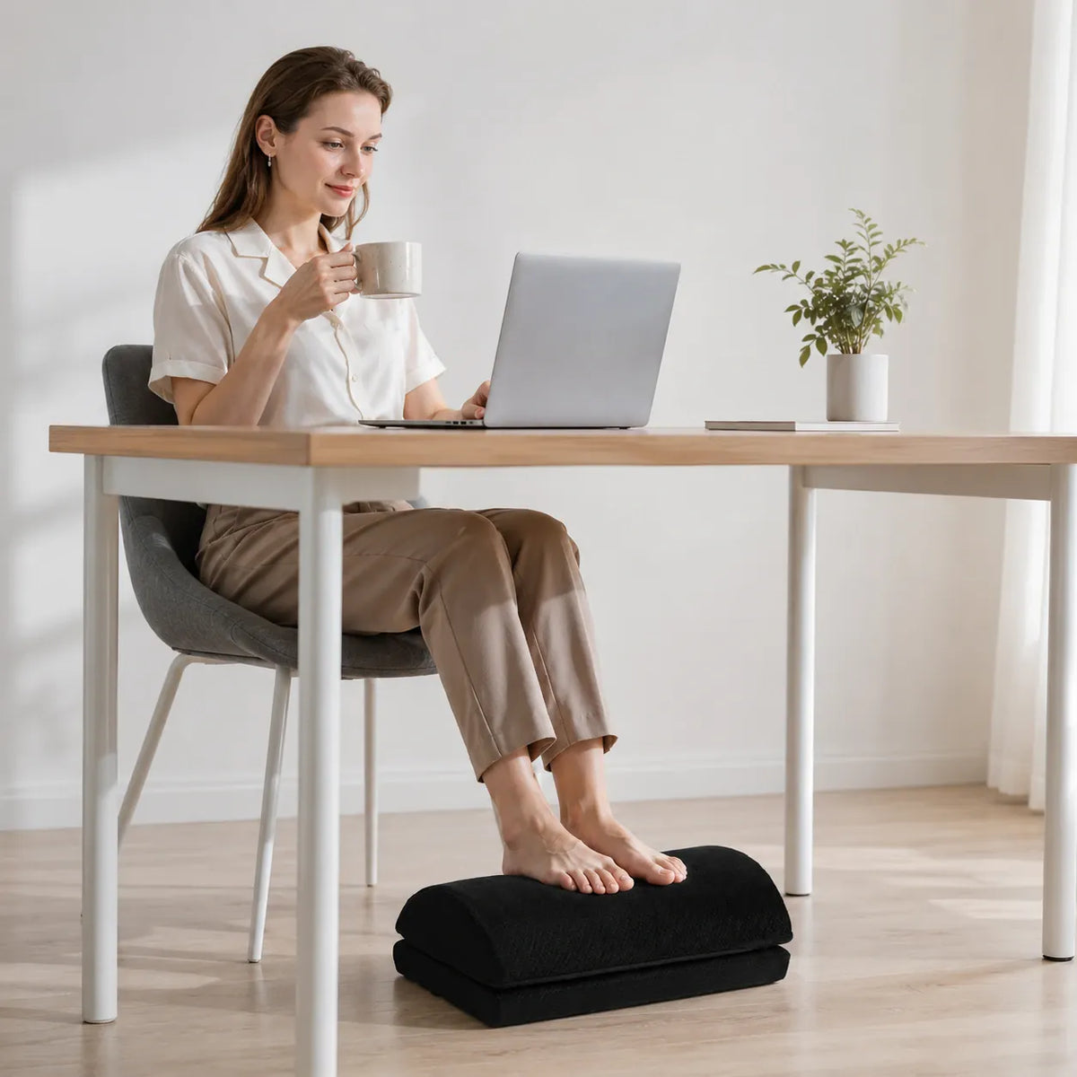 Footrest with washable cover