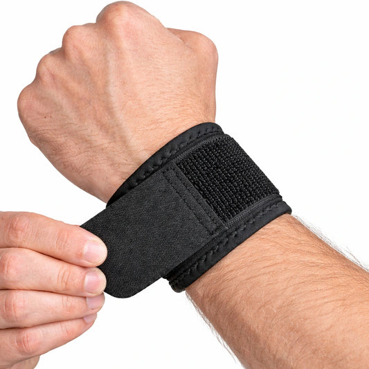 Atletiska handledsstöd som bärs runt handleden