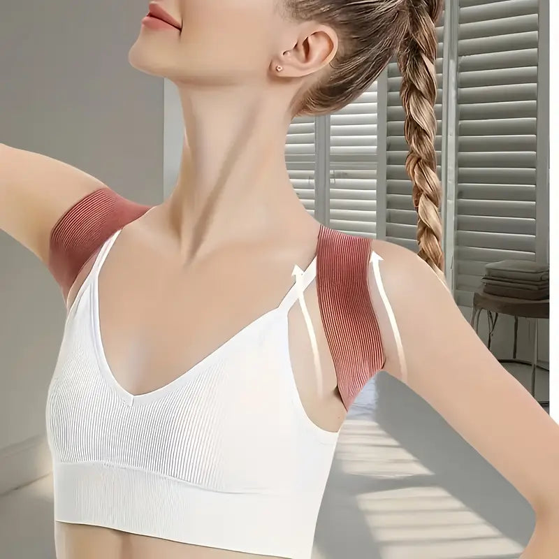 Person som sträcker armarna bakåt med ryggstöd över axlarna för ökad rörlighet