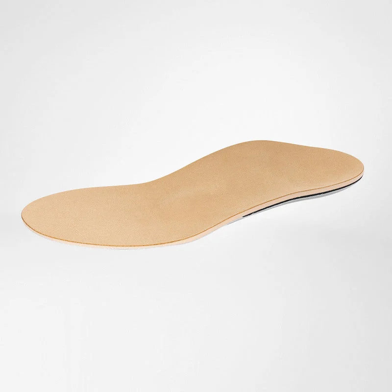 Bauerfeind GloboTec Comfort inläggssula i medelbredd med beige ovansida, vit bakgrund