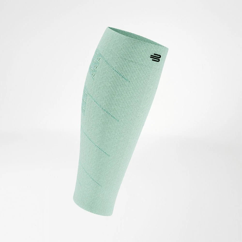 Bauerfeind Run Performance Compression Sleeves vadärm i ljus grönturkos, vit bakgrund