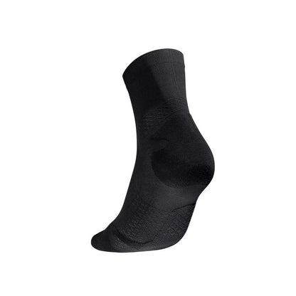 Svart Run Ultralight Mid Cut-strumpa sedd snett bakifrån