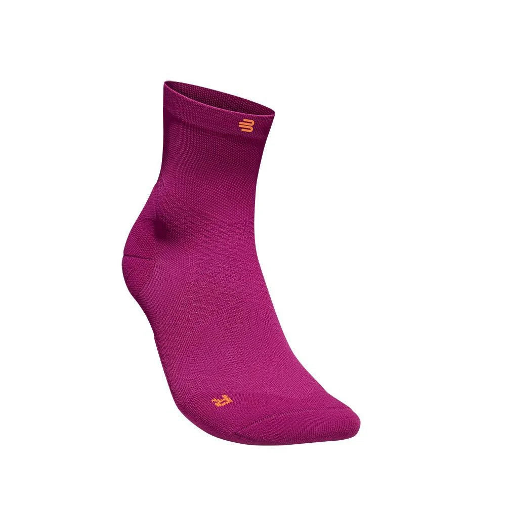 Bauerfeind Run Ultralight Mid Cut löparstrumpa i vinrött med orange logga