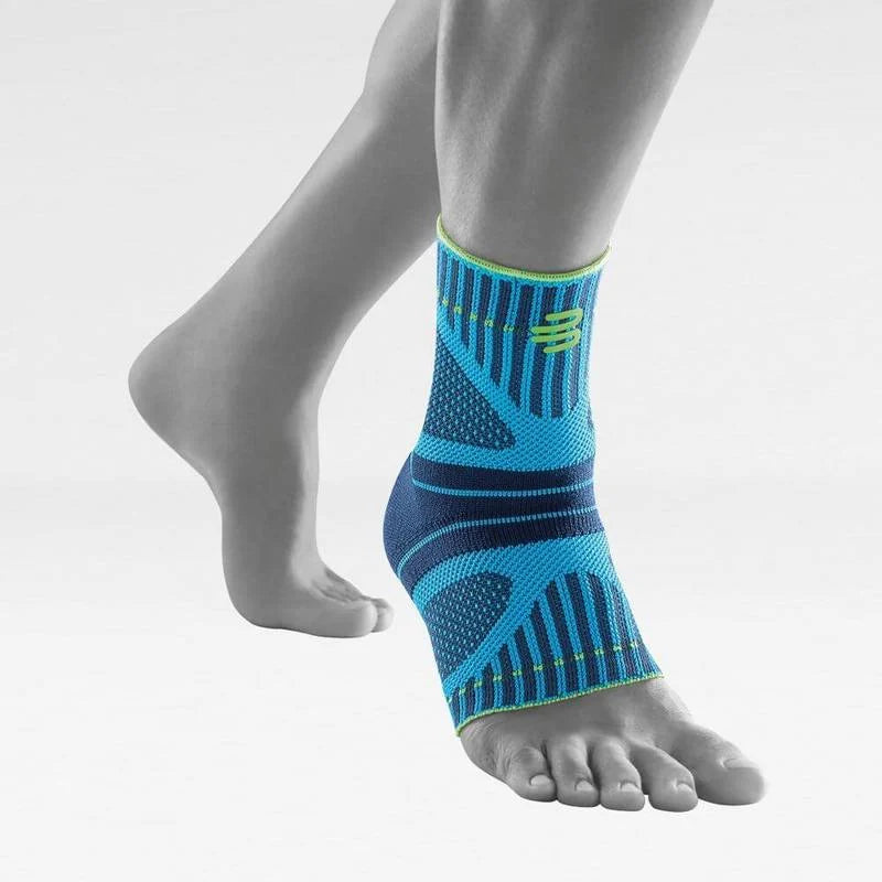 Bauerfeind Sports Ankle Support Dynamic fotledsstöd i ljusblått på fot