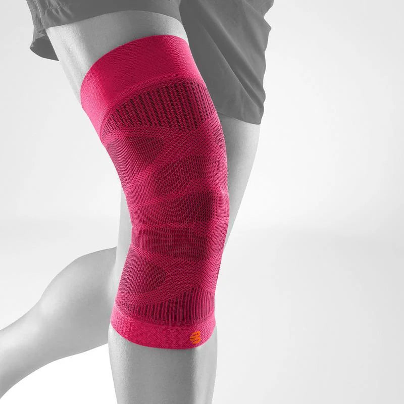 Bauerfeind Sports Compression Knee Sleeve i rosa på knä