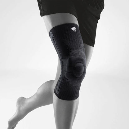 Bauerfeind Sports Knee Support i helt svart på knä