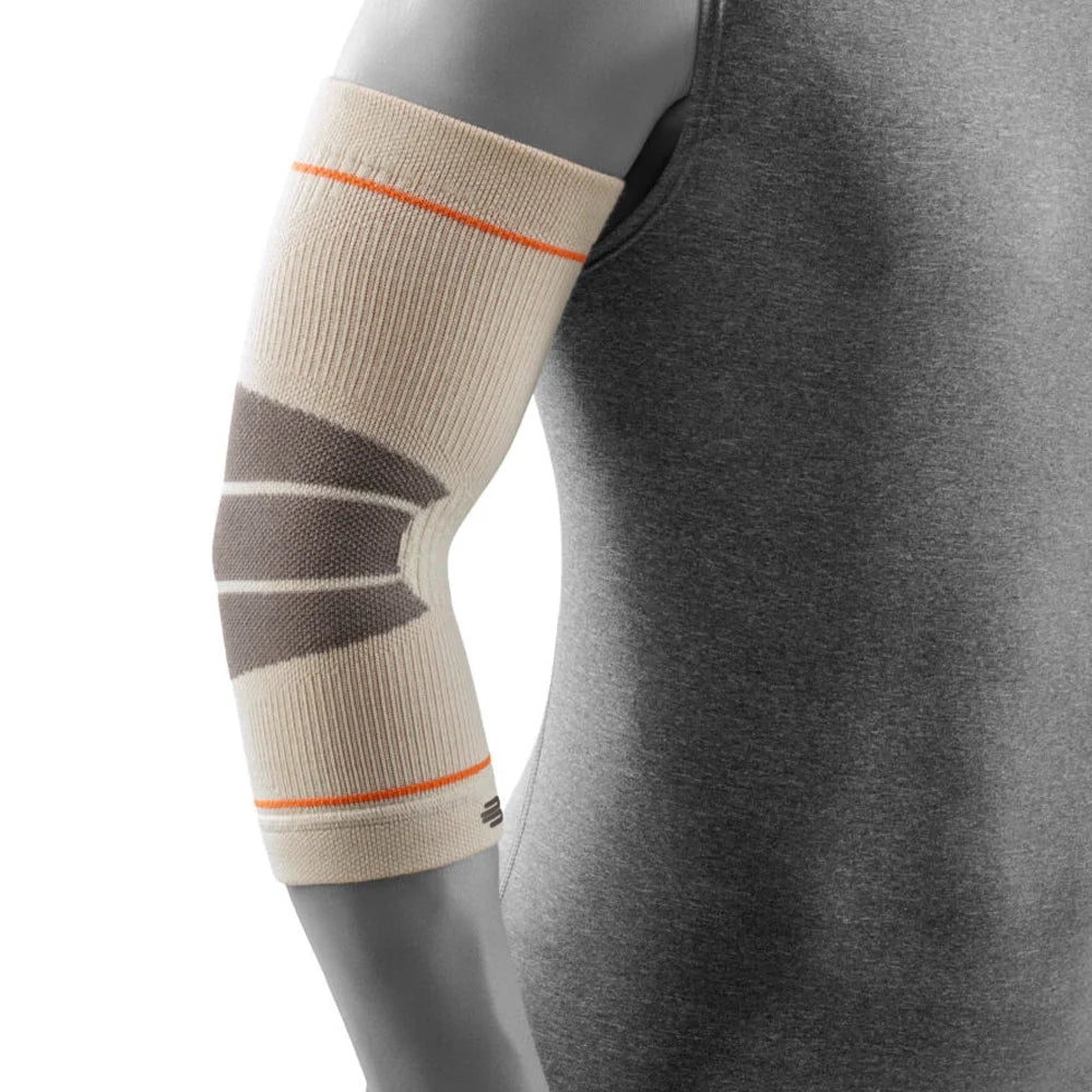 Bauerfeind Outdoor Compression Elbow Support i sandsten på sträckt arm