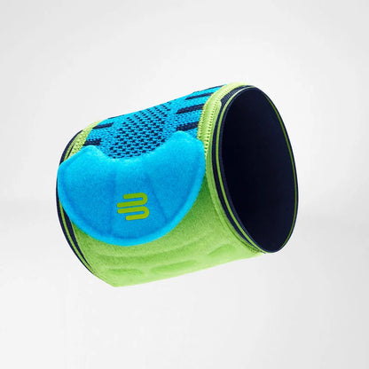 Bauerfeind Sports Wrist Strap handledsband i färgen Rivera, blått och limegrönt, vit bakgrund