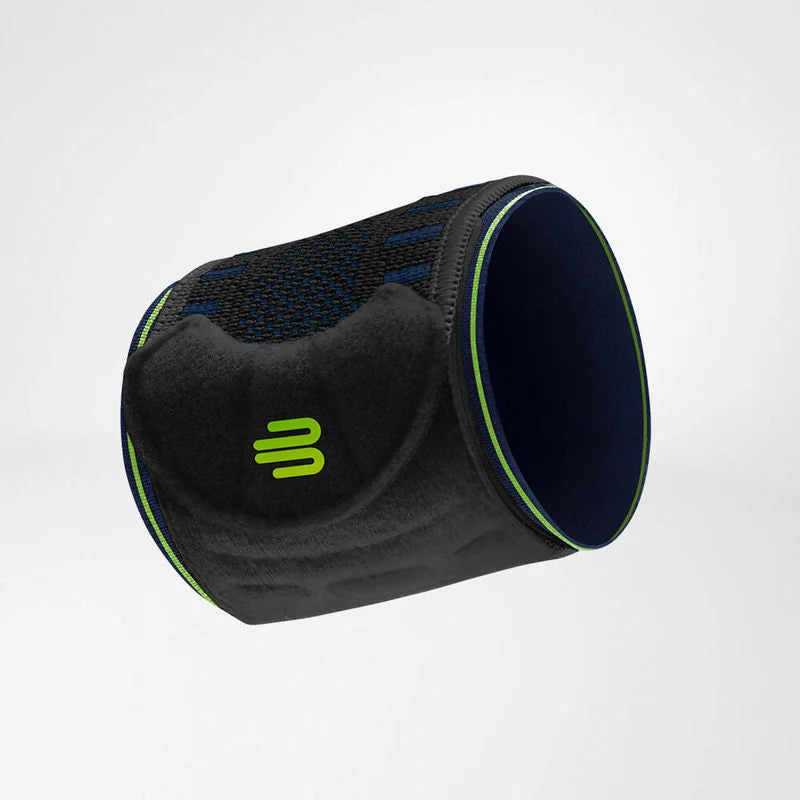 Bauerfeind Sports Wrist Strap handledsband i svart, vit bakgrund