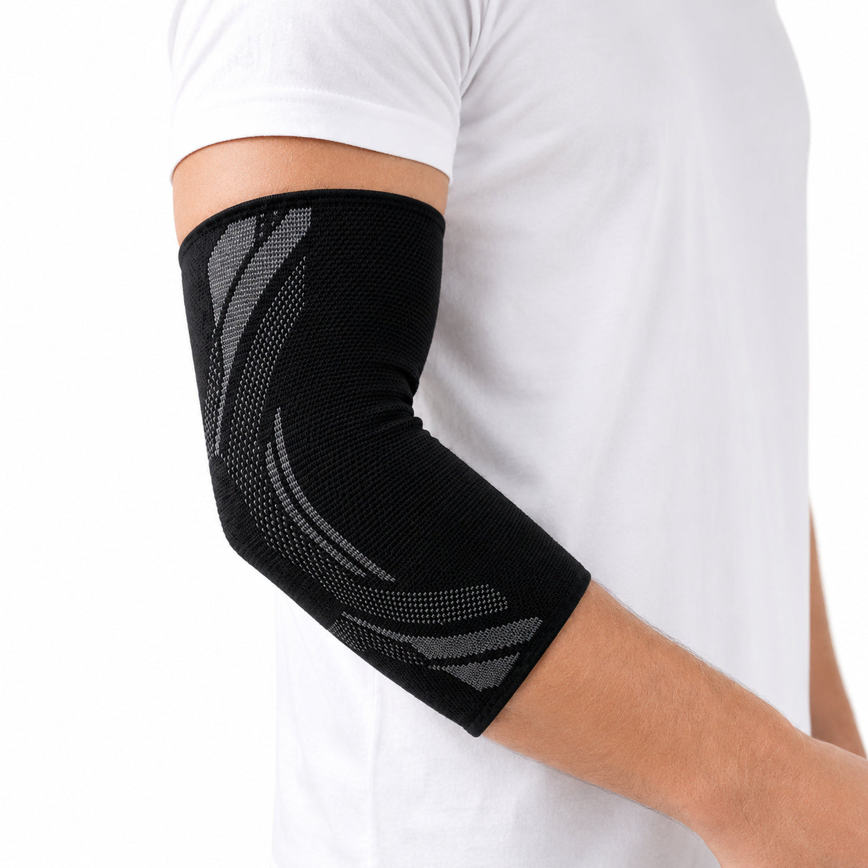 Armbågsstöd med lätt kompression och följsam passform för bekväm användning runt armbågen.