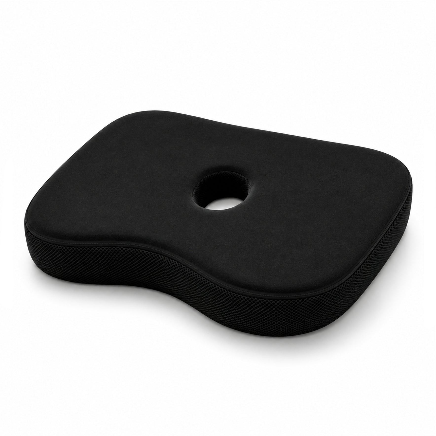 Ergonomisk sittkudde i minnesskum på vit bakgrund.