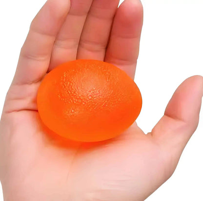 Hand som tränar greppstyrka genom att klämma bollen