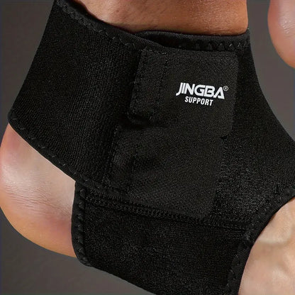 Detaljvy av justerbart band på fotledsstöd