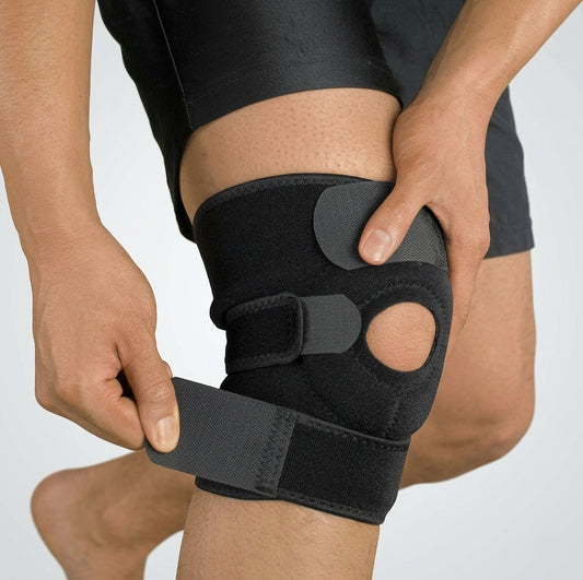 Justerbart knäskydd med kardborreband och öppen knäskål