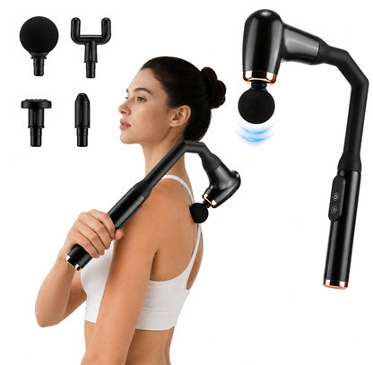 Kvinna använder massagepistol för rygg och nacke med olika massagehuvuden på vit bakgrund.