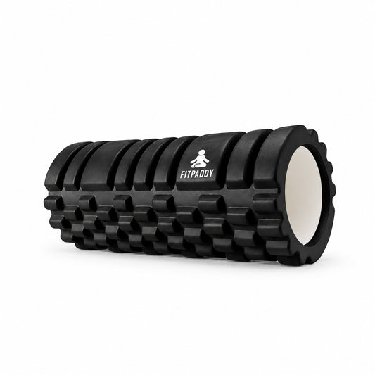 Svart Fitpaddy massagerulle med strukturerad yta för massage och återhämtning.