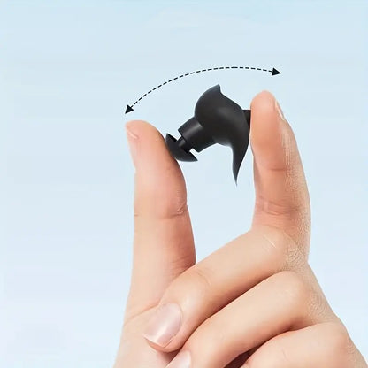 Silikon öronpropp hålls mellan fingrar och roteras enligt pilmarkering för att visa korrekt isättning