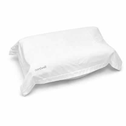 SleepEase örngott till ergonomisk kudde på vit bakgrund
