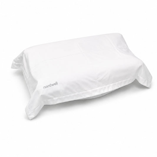 SleepEase örngott till ergonomisk kudde på vit bakgrund